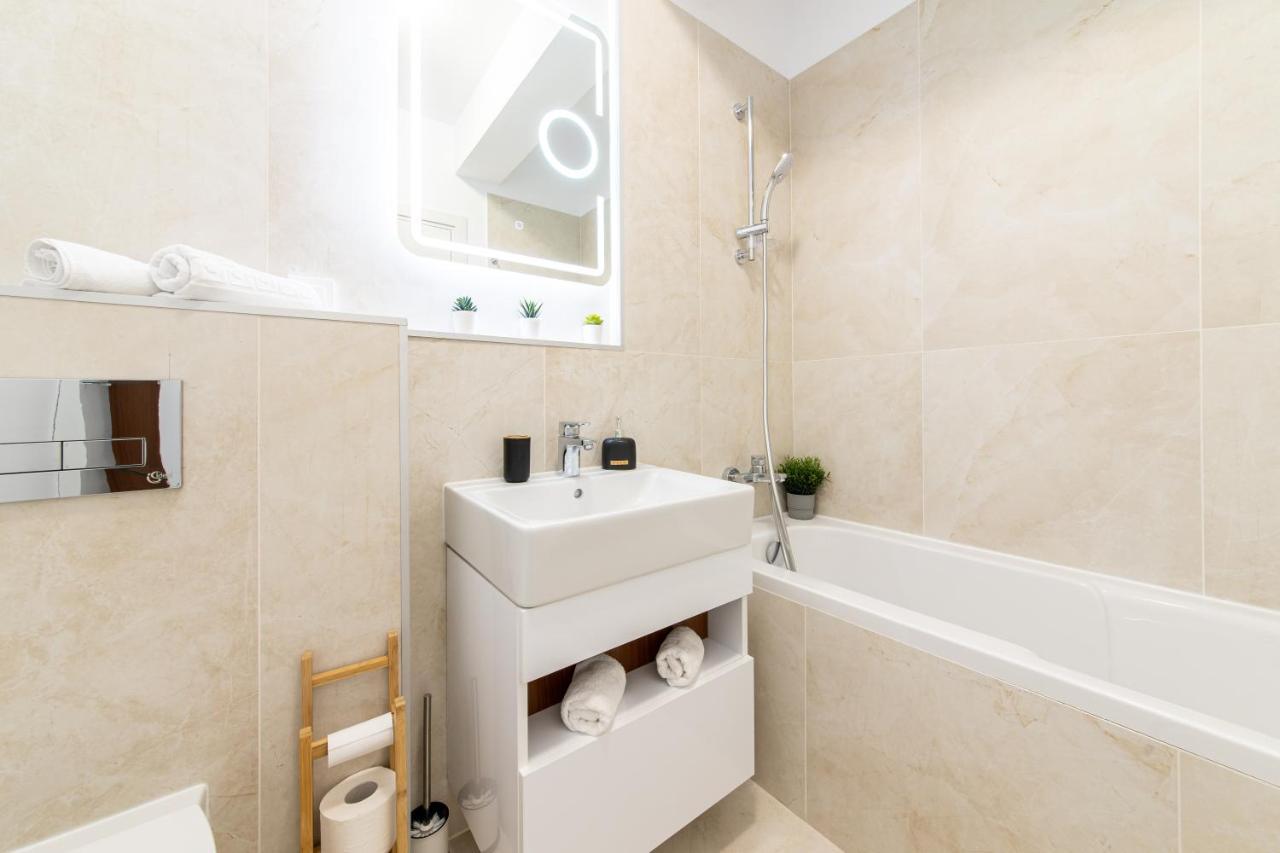 North 26 - Aviatiei Apartment Bucharest Luaran gambar